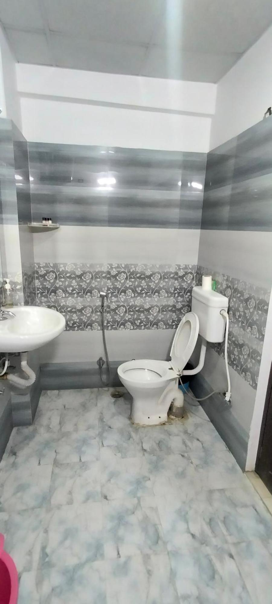 Hotel Aman Residency Аллахабад Экстерьер фото