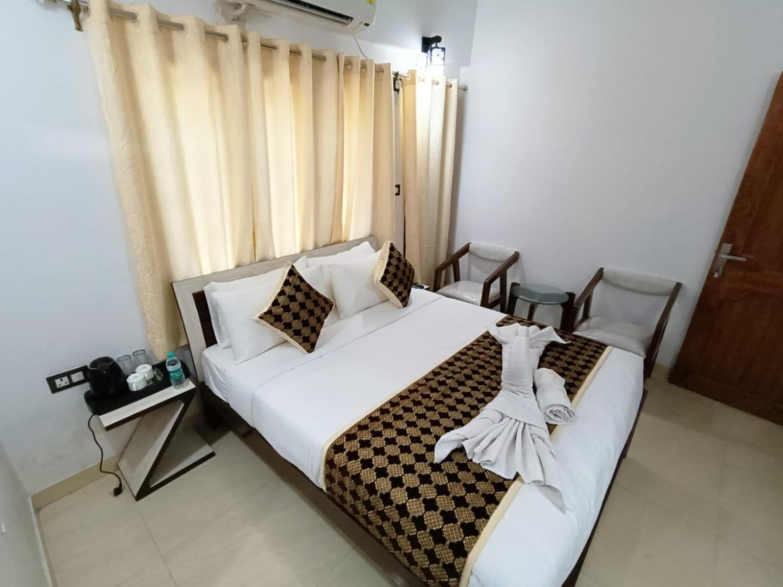 Hotel Aman Residency Аллахабад Экстерьер фото