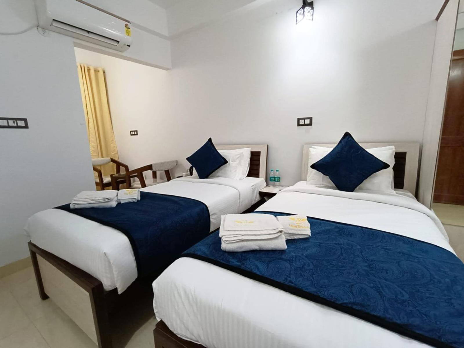 Hotel Aman Residency Аллахабад Экстерьер фото