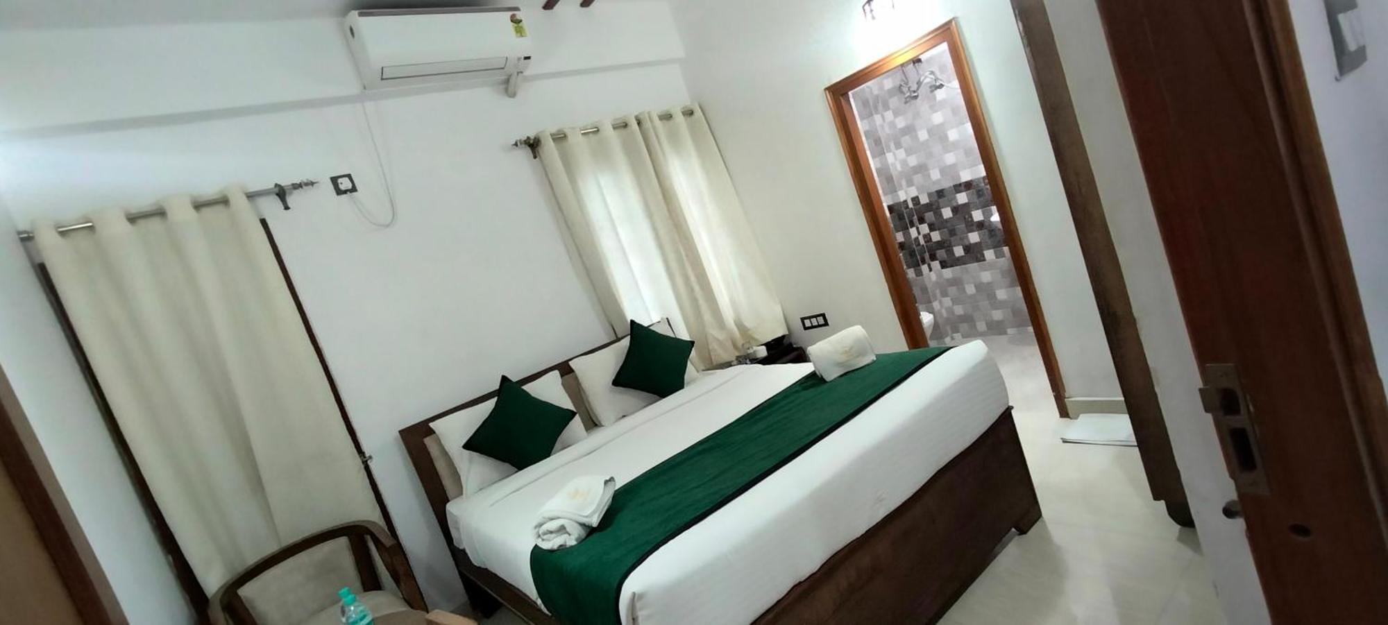Hotel Aman Residency Аллахабад Экстерьер фото